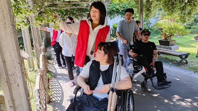一抹“志愿紅”綻放“文明花”丨如皋“無礙·有愛”服務(wù)實(shí)現(xiàn)全覆蓋